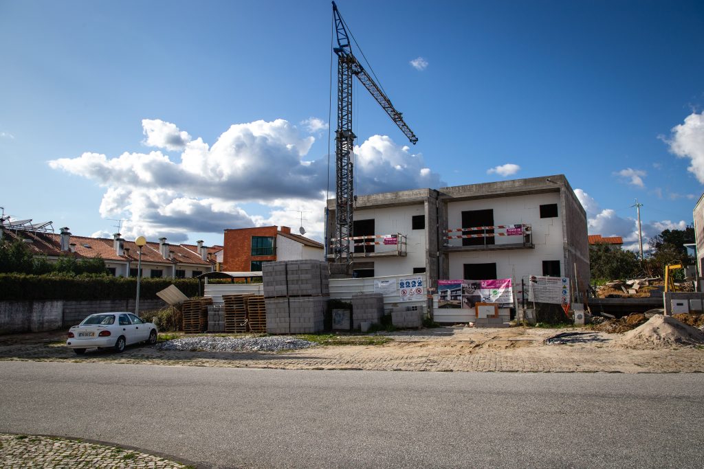  Viseu: mais de 50 famílias recebem apoio para recuperar casas - Jornal do Centro