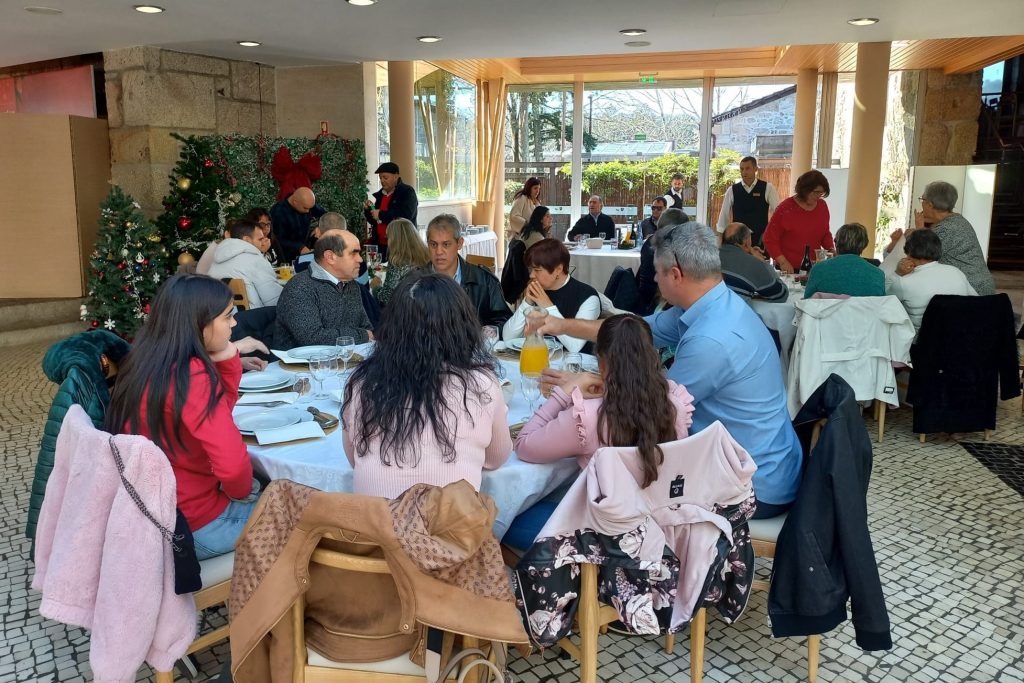  Jantar ”às escuras” em Viseu chama atenção para pessoas com cegueira - Jornal do Centro