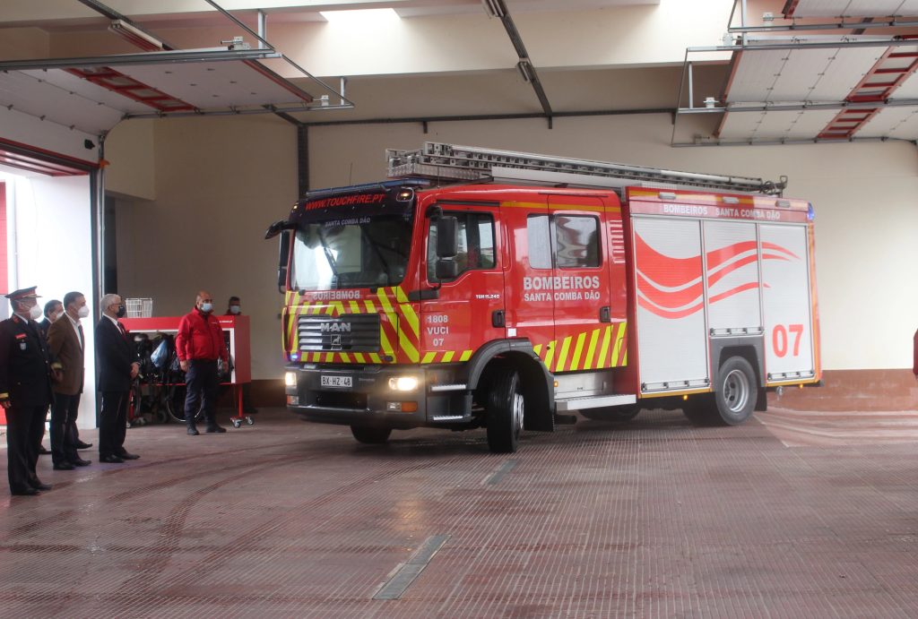  Bombeiros de Santa Comba Dão têm novas viaturas - Jornal do Centro