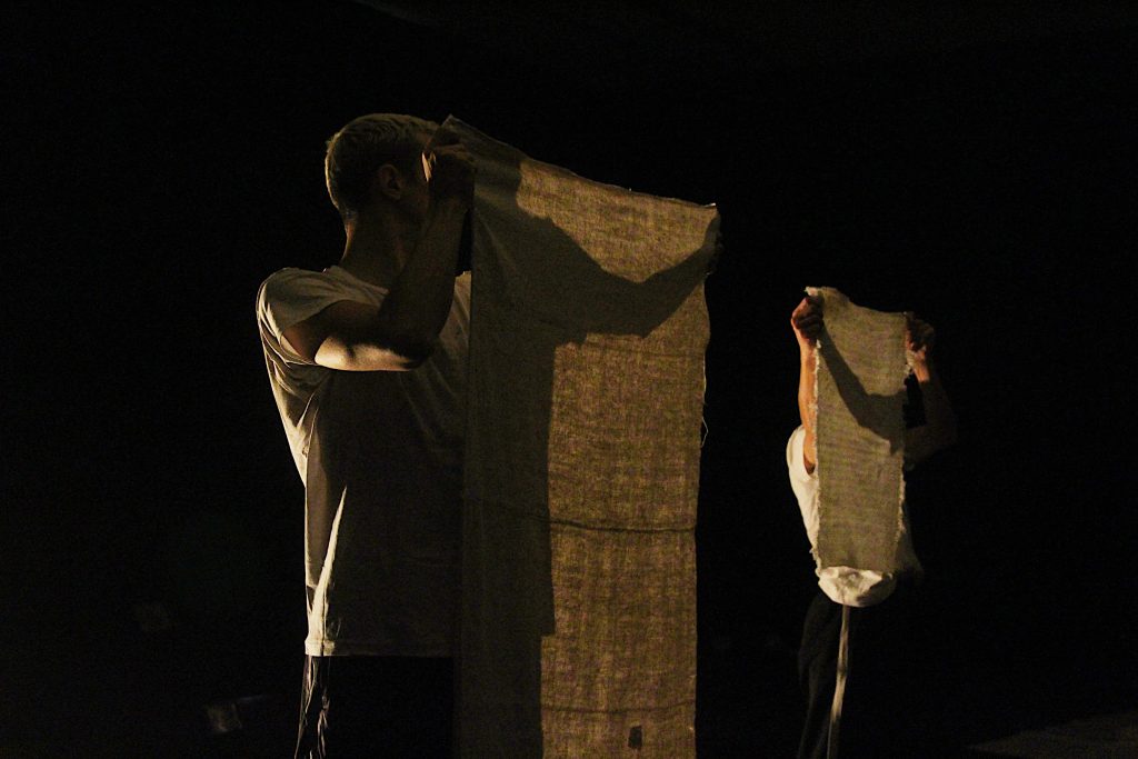  Vida, morte e amor em novo espetáculo da companhia Cem Palcos - Jornal do Centro