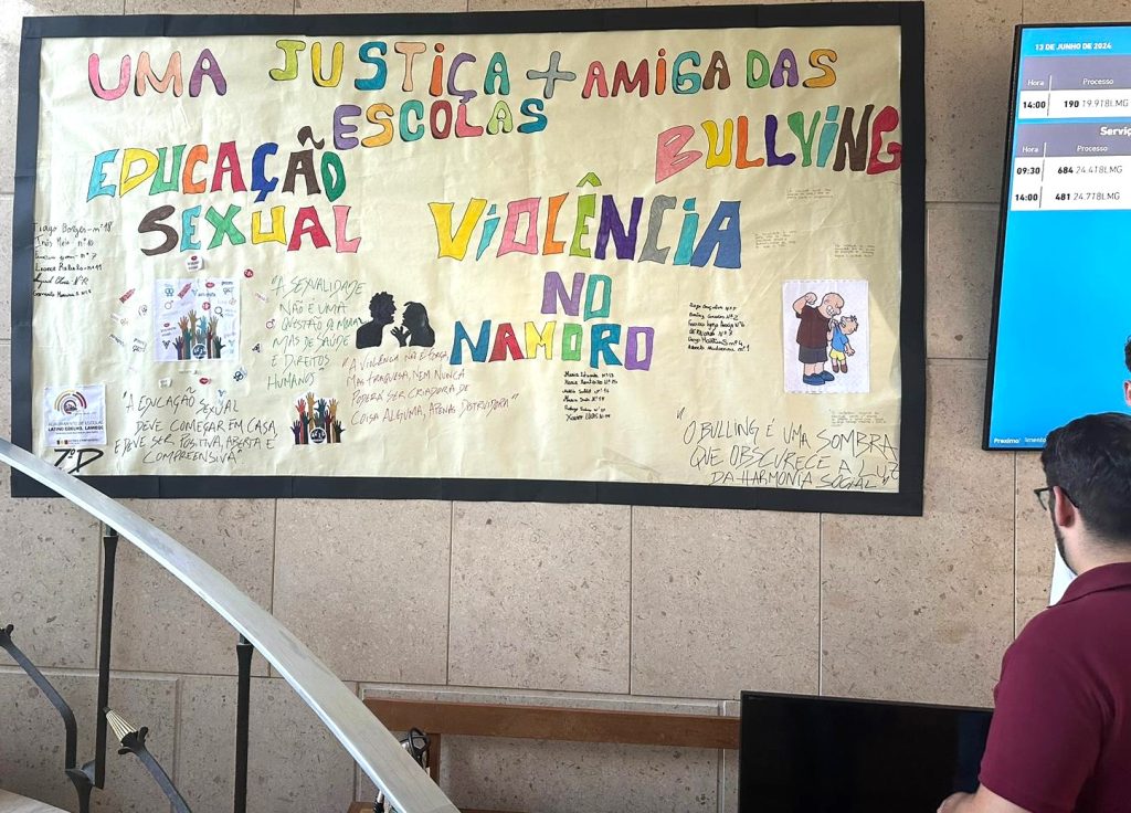  Bullying, violência doméstica e violência no namoro em exposição sobre a justiça