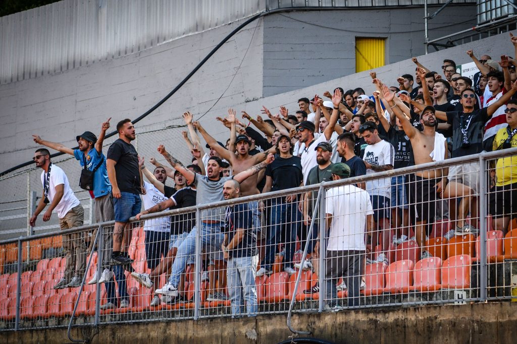  Académico mantém o preço dos bilhetes para o jogo com o Torreense - Jornal do Centro