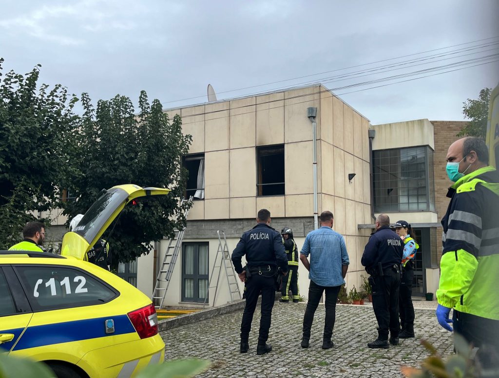  Incêndio obriga à retirada de pessoas do Centro Pastoral de Viseu - Jornal do Centro