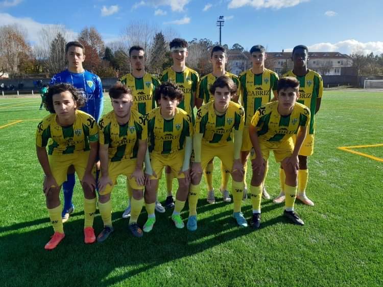  Juvenis do Tondela saem derrotados em jogo com o Rio Ave - Jornal do Centro