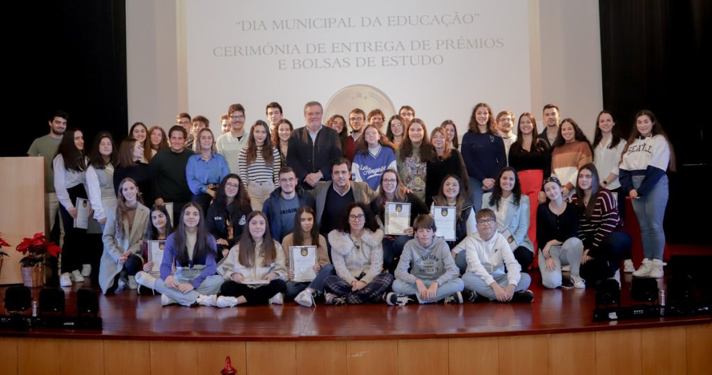  Mais de meia centena de alunos homenageados em São João da Pesqueira - Jornal do Centro