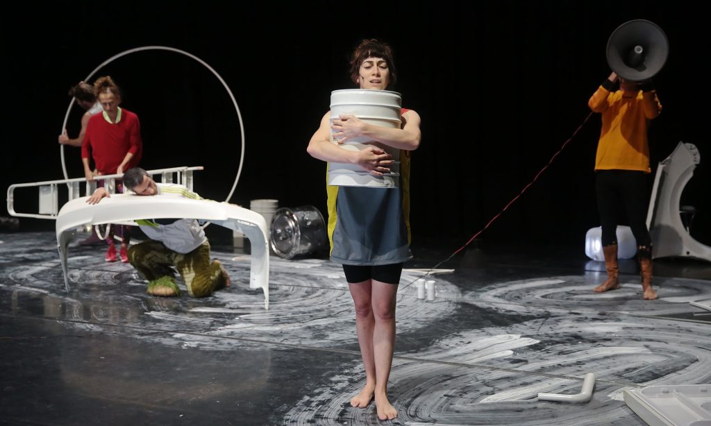  ‘O susto é um Mundo’ de Vera Mantero no Teatro Viriato - Jornal do Centro