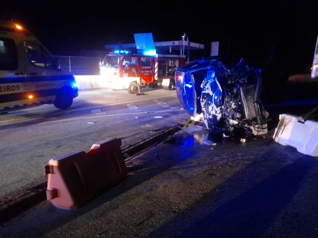  Despiste seguido de capotamento fez um ferido grave em Vila Nova de Paiva - Jornal do Centro