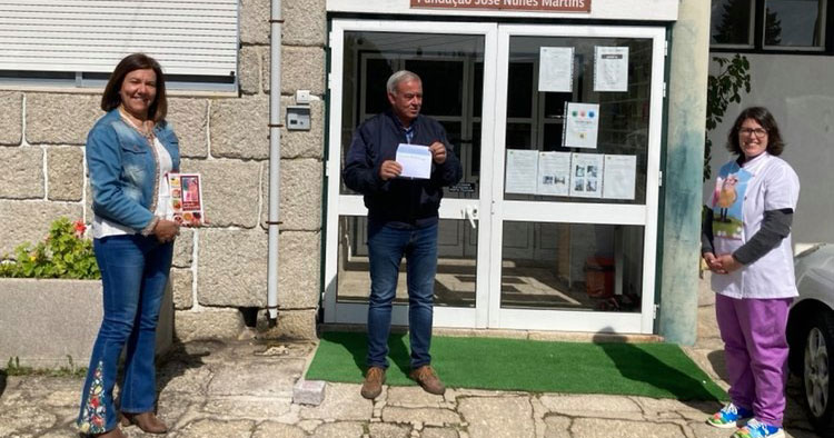  Instituições de Carregal do Sal apoiadas com vendas de livro de receitas - Jornal do Centro