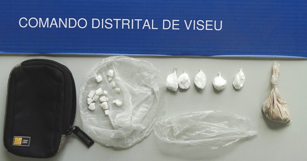  Homem em liberdade condicional detido com droga - Jornal do Centro