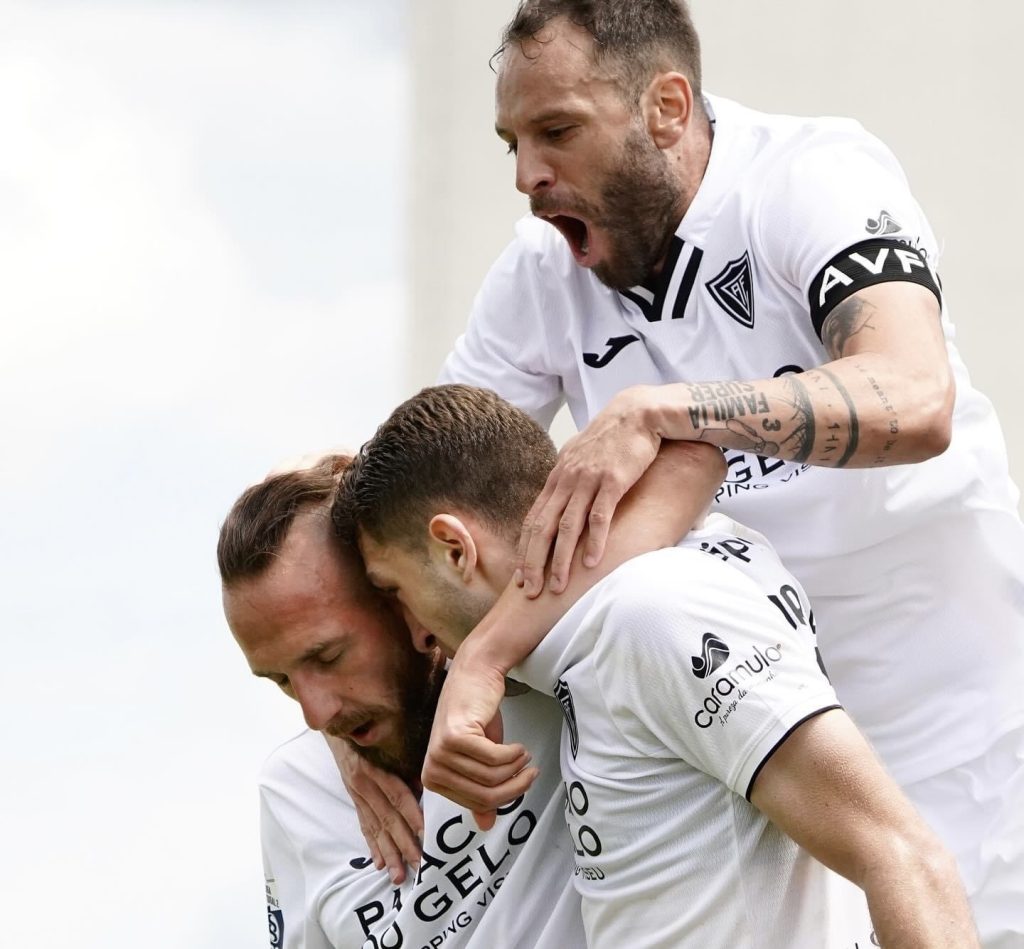  Académico de Viseu regressa aos triunfos e agrava série negativa do Torreense - Jornal do Centro