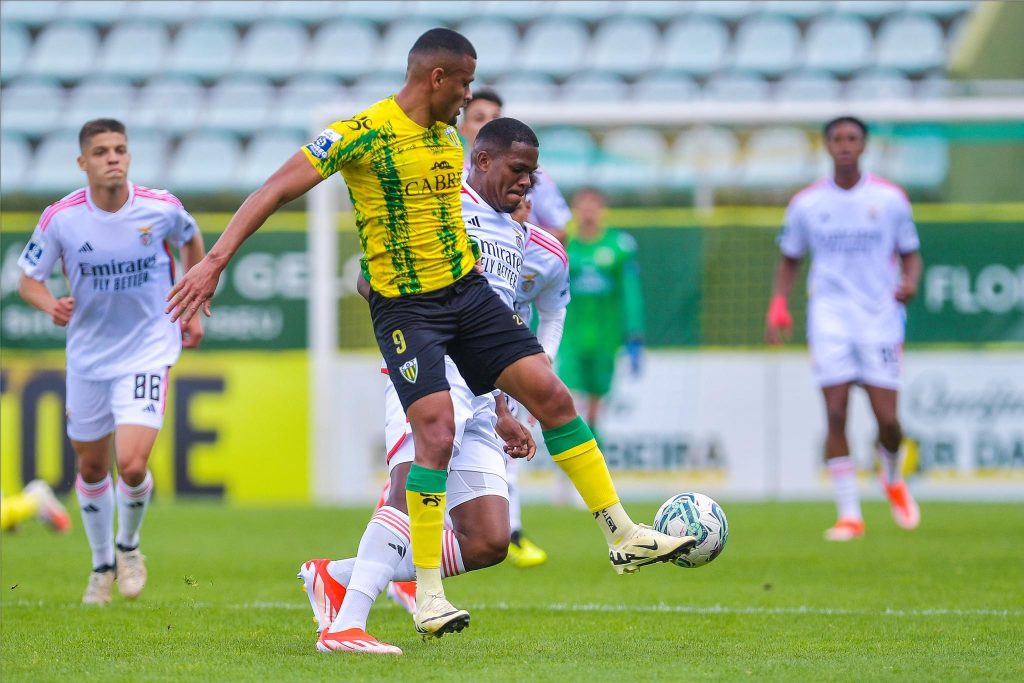  Tondela e Benfica B empatam a uma bola - Jornal do Centro