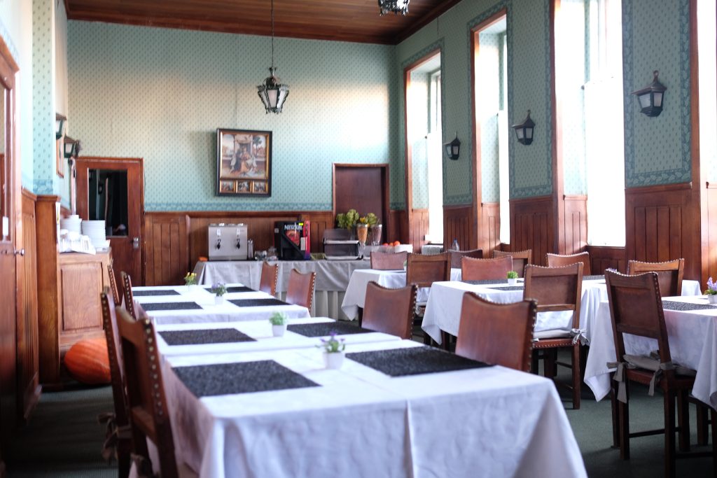  Sindicatos falam em baixos salários e exploração na hotelaria e na restauração - Jornal do Centro