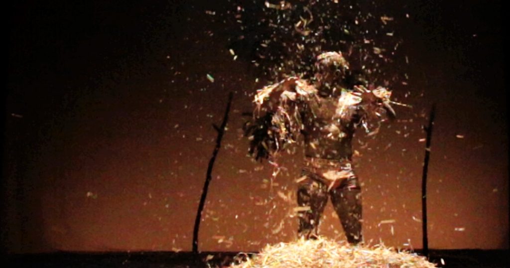  A busca pela identidade no meio da terra no Teatro Viriato