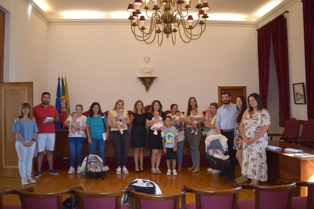 Tabuaço: Famílias recebem mais de 17 mil euros em cheques-bebé - Jornal do Centro
