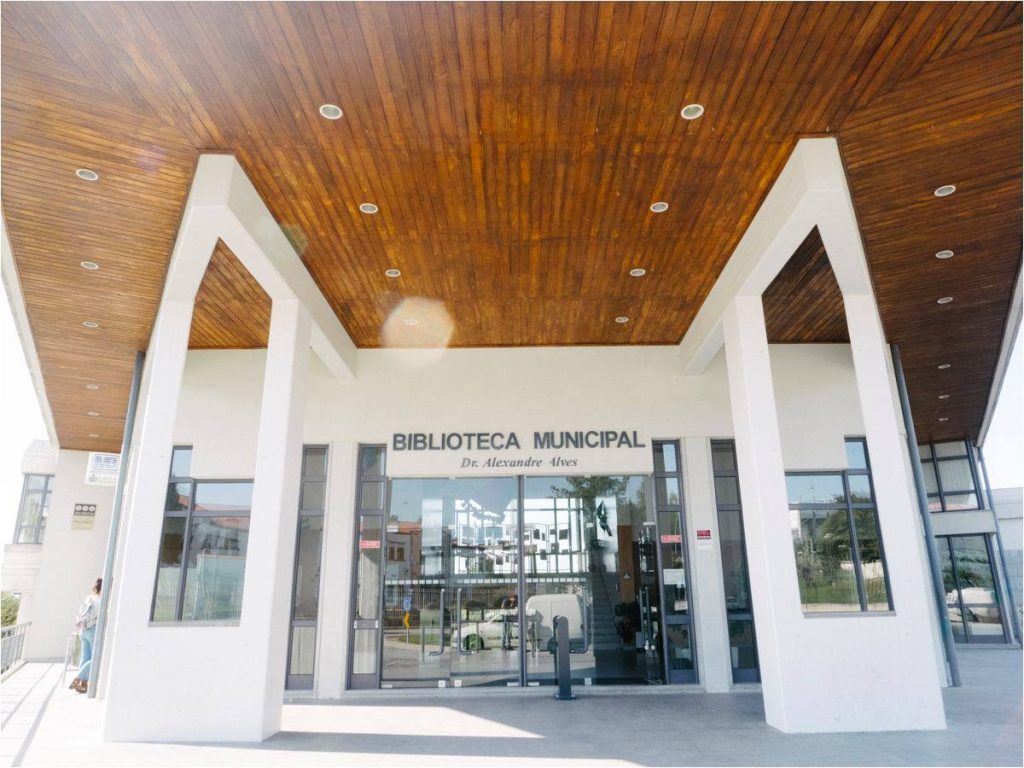  Exposição em Mangualde mostra a “essência do quotidiano” das famílias - Jornal do Centro