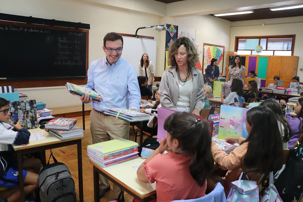  Vila Nova de Paiva: Município oferece cadernos escolares e passes aos alunos - Jornal do Centro