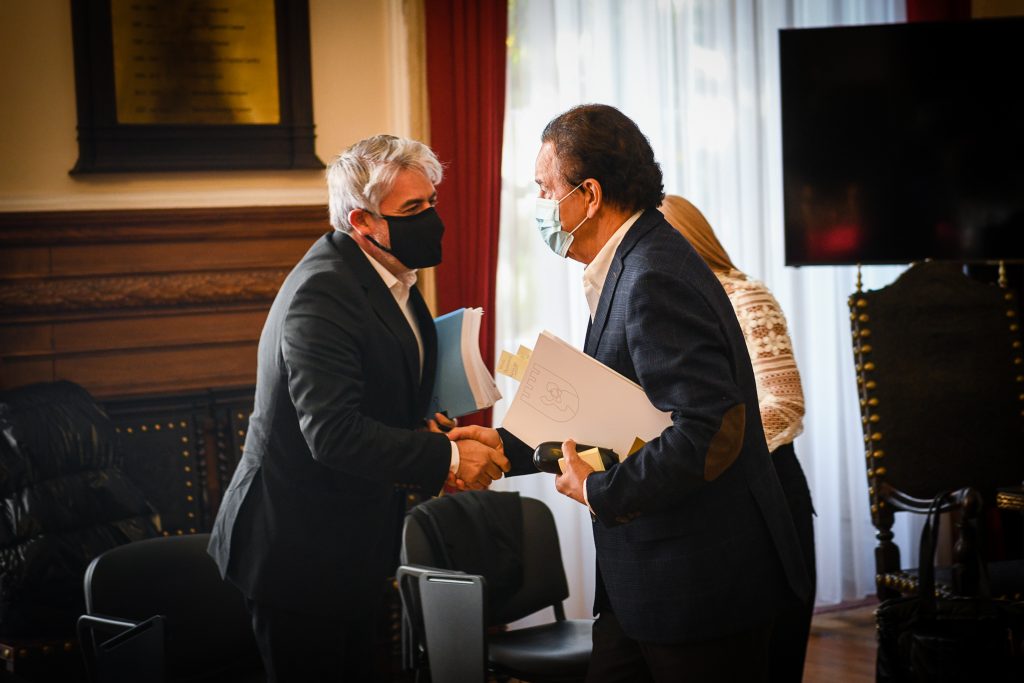  Centro ambulatório: Ruas diz que é cedo para bater palmas. João Azevedo garante obra - Jornal do Centro