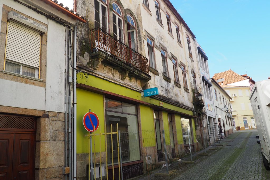  Antiga pensão transformada em apartamentos sociais - Jornal do Centro