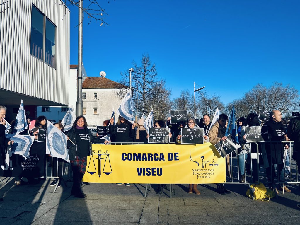  Lenços brancos e justiça em luta no dia em que António Costa esteve em Viseu - Jornal do Centro