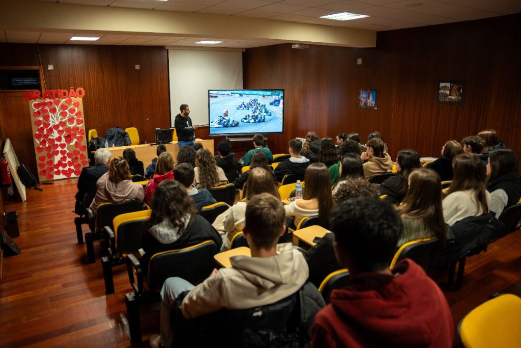  Jovens ouvem conselhos de empreendedores nas escolas de Dão Lafões - Jornal do Centro