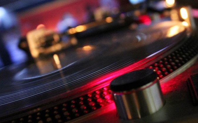  Discotecas querem manter-se à tona enquanto continuam fechados - Jornal do Centro