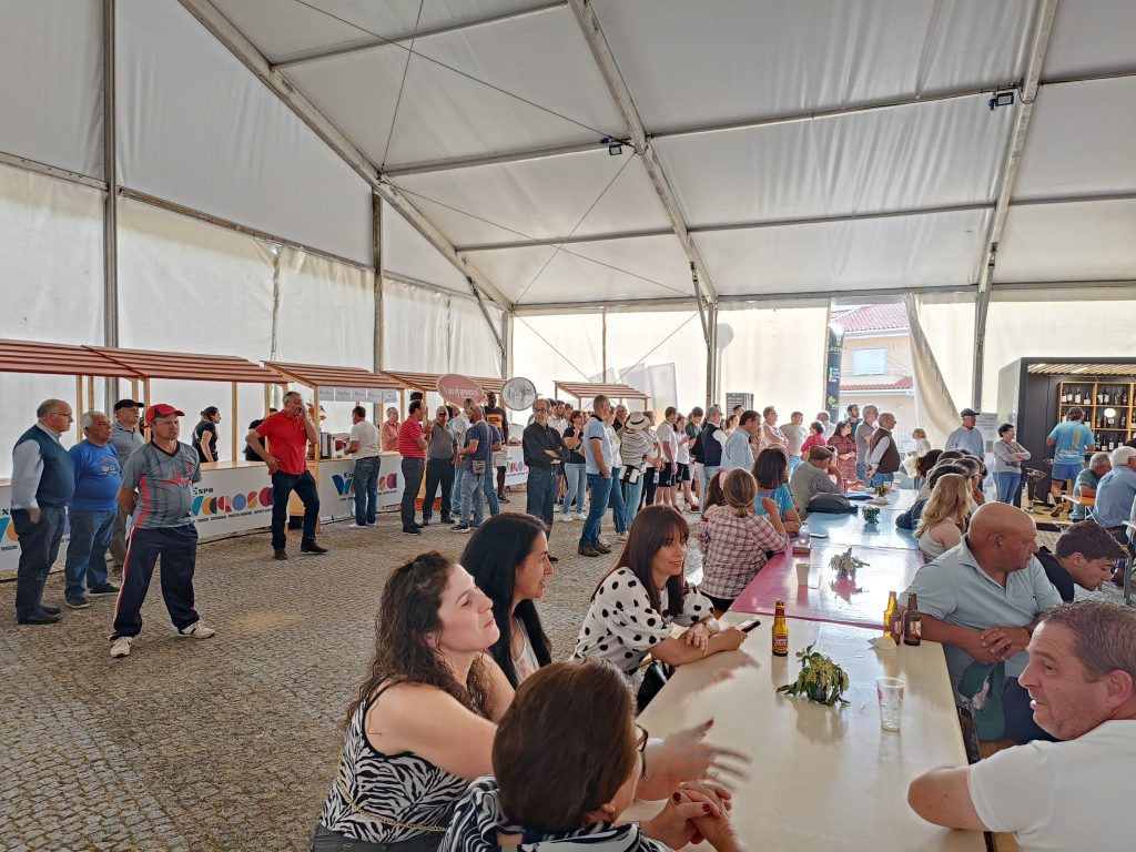  Celebração da cultura e gastronomia da região de Tarouca em mais uma edição da Expovarosa - Jornal do Centro