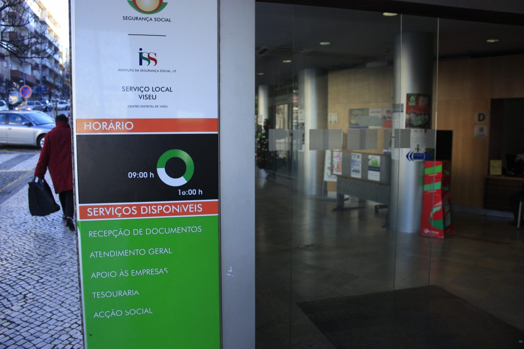  Segurança Social paga hoje apoio de 125 euros a 1,6 milhões de pessoas - Jornal do Centro