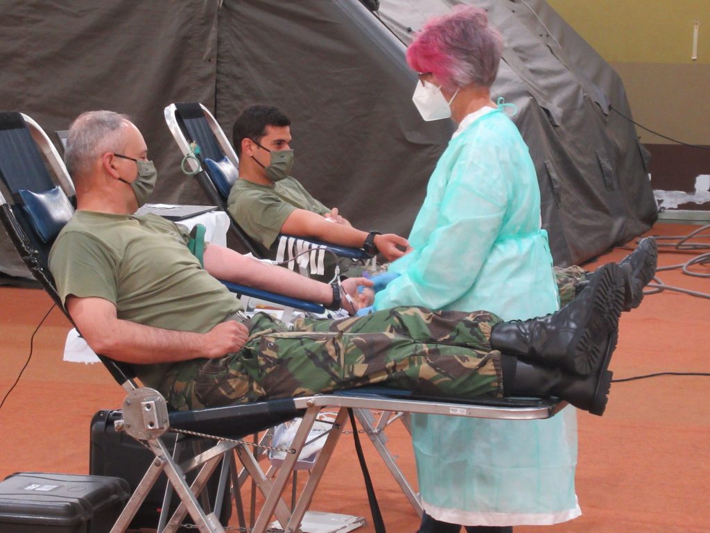  Mais de 100 militares do RI 14 deram sangue esta terça-feira - Jornal do Centro