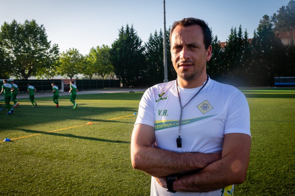  Empate em Gaia “foi duro revés” na luta pela subida, admite treinador do Castro Daire - Jornal do Centro
