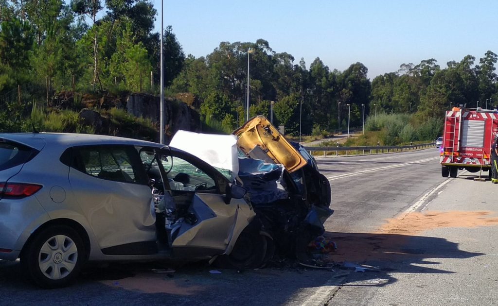  Viseu: Colisão frontal faz um morto e condiciona IP5