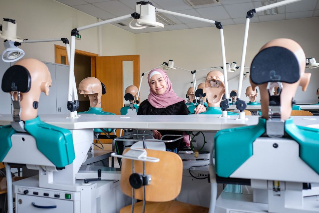  Há quase 800 estrangeiros que escolheram o distrito para estudar - Jornal do Centro