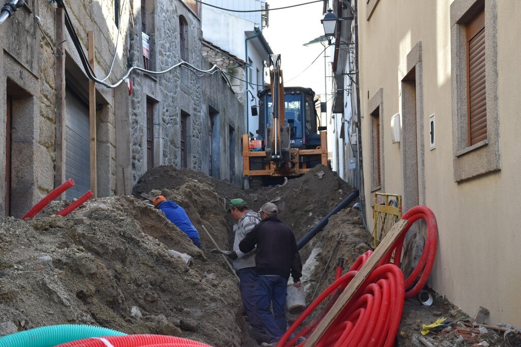 Obras continuam no centro histórico de Moimenta da Beira - Jornal do Centro
