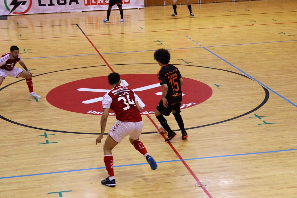  Pandemia obriga a adiar jogo entre Viseu 2001 e Braga/AAUM - Jornal do Centro