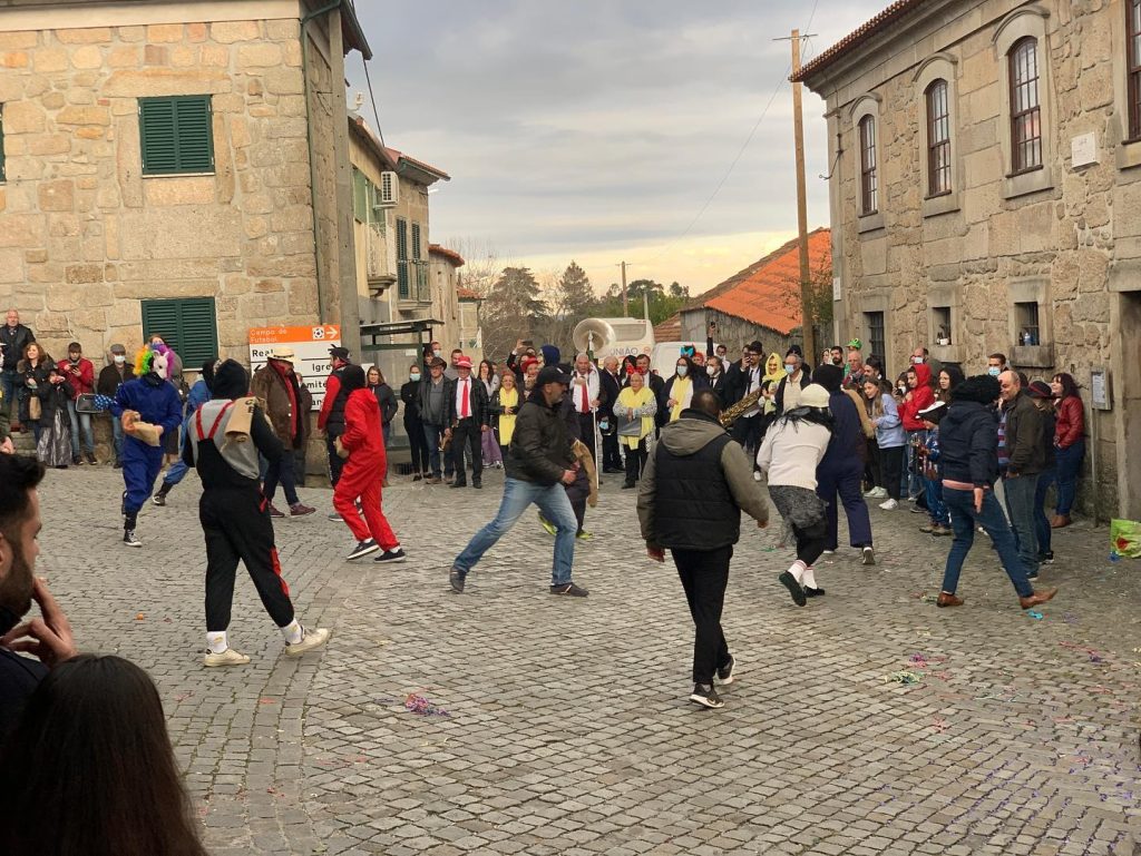  Compadres, comadres e a sacada em mais um Entrudo de Quintela de Azurara - Jornal do Centro