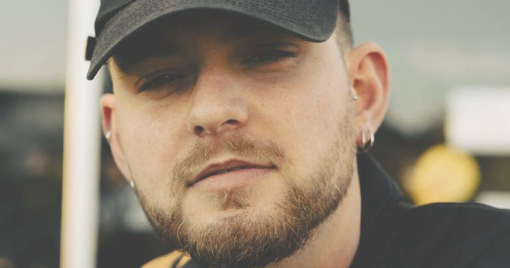  Máscaras deitadas ao chão vão estar em exposição em Viseu - Jornal do Centro