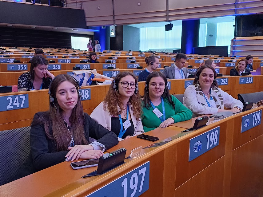 Alunas de Tondela representam Portugal no Parlamento Europeu - Jornal do Centro