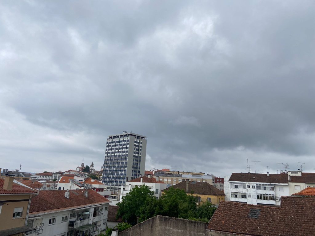  Distrito de Viseu sob aviso amarelo esta quinta-feira devido à chuva - Jornal do Centro