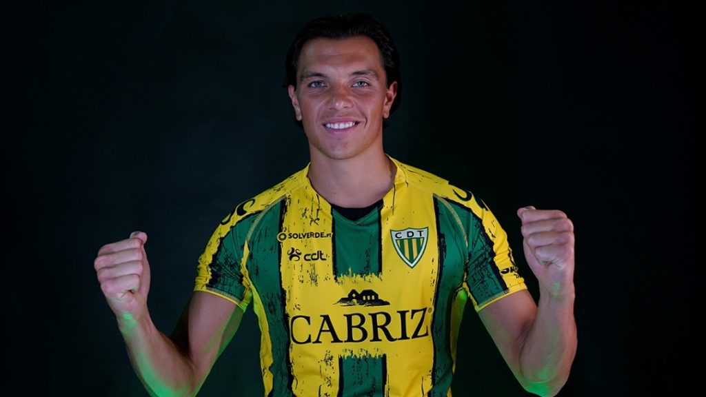  Dadashov oficializado como novo ponta de lança do CD Tondela - Jornal do Centro