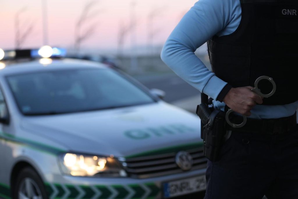  GNR identifica homem com armas em casa por ameaças à mulher - Jornal do Centro