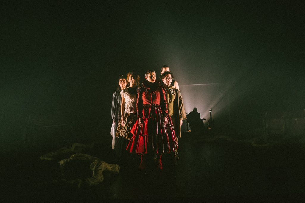  Teatro Viriato recebe crise climática em palco com a peça ”Terminal (O Estado do Mundo)” - Jornal do Centro