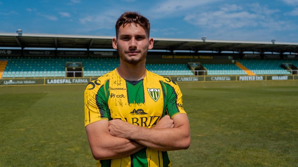  CD Tondela empata nos Açores com - Jornal do Centro