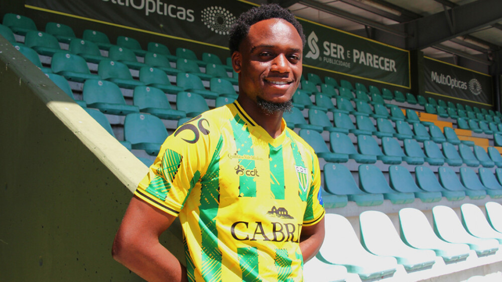  Extremo Outtara Moudjatovic assina pelo Tondela - Jornal do Centro