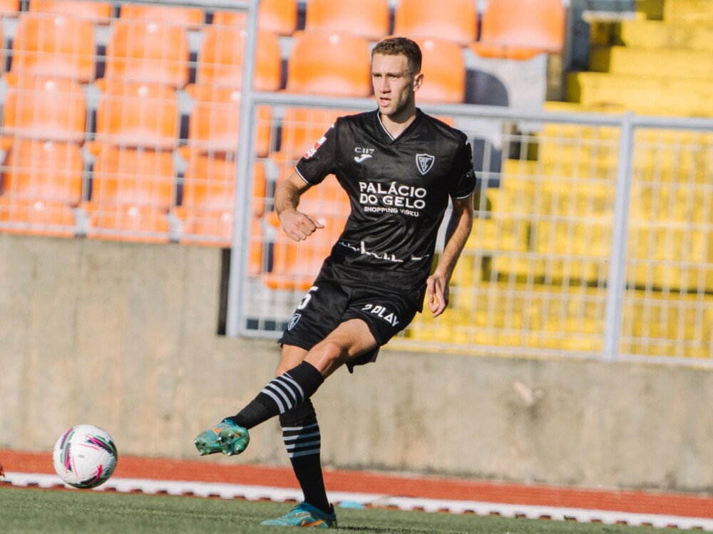  É oficial: Arthur Chaves sai do Académico de Viseu e reforça clube alemão - Jornal do Centro