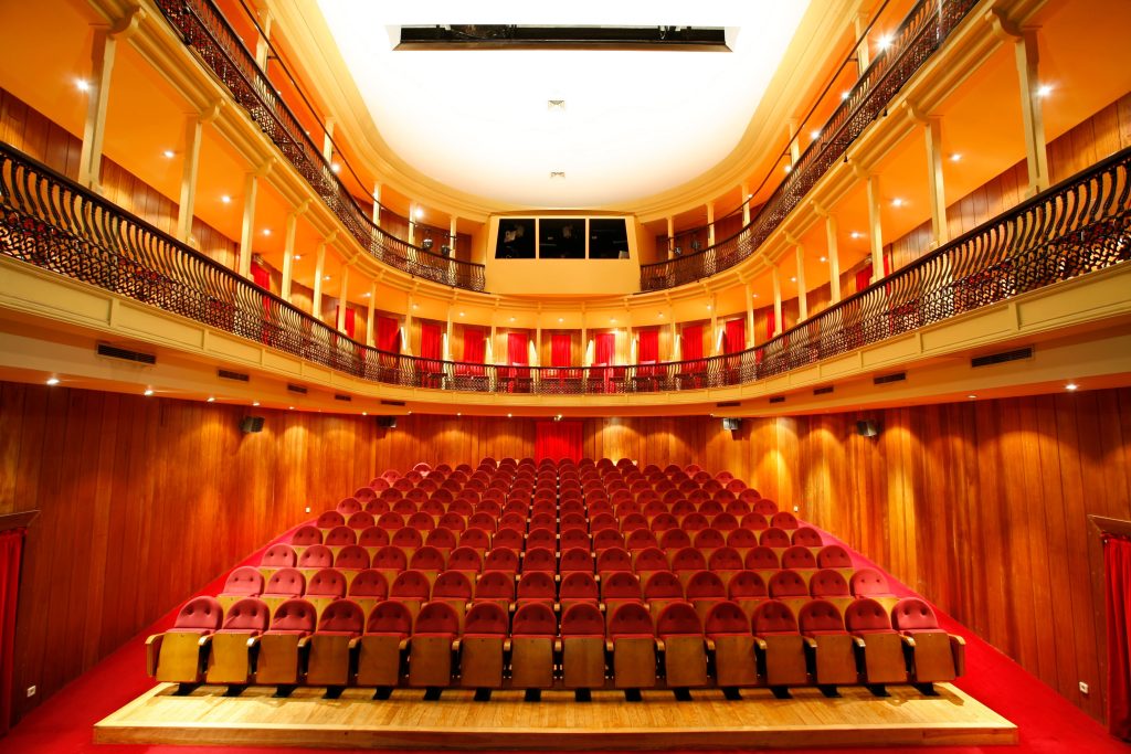  Peça de Albano Jerónimo em cena no Teatro Viriato - Jornal do Centro