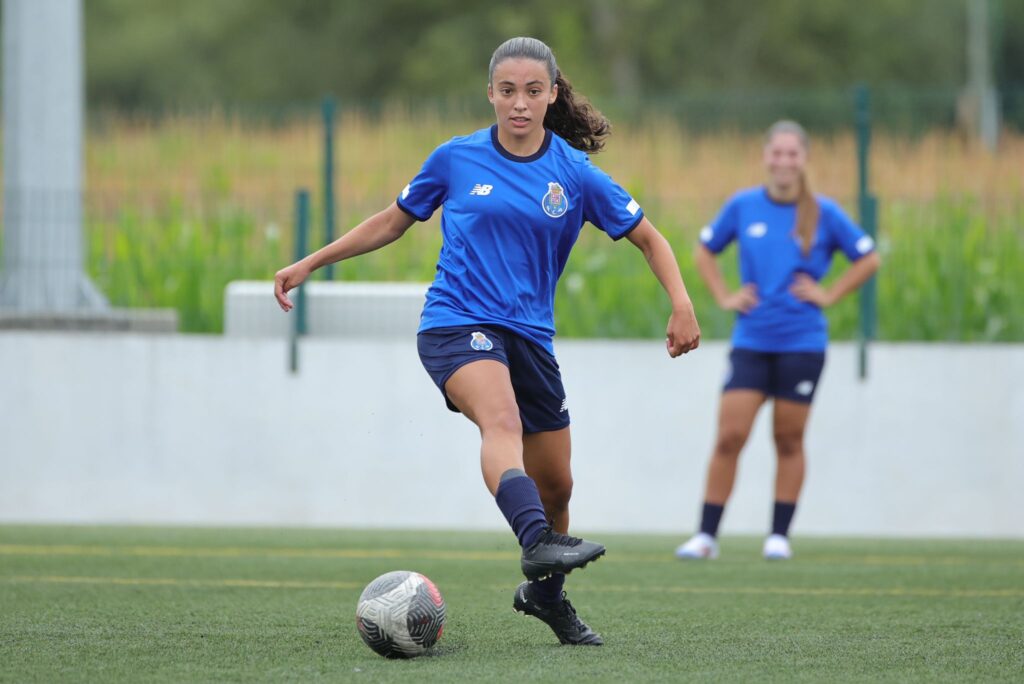  Cinfães: jovem de 17 anos na equipa feminina do Futebol Clube do Porto - Jornal do Centro