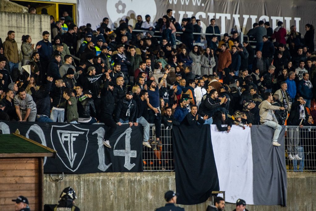  Académico de Viseu apresenta queixa e repudia agressões de adeptos a familiares de jogadores do clube - Jornal do Centro