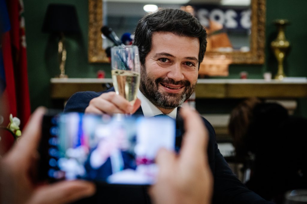 Em S. Pedro do Sul, Ventura diz que governo é um cata-vento - Jornal do Centro