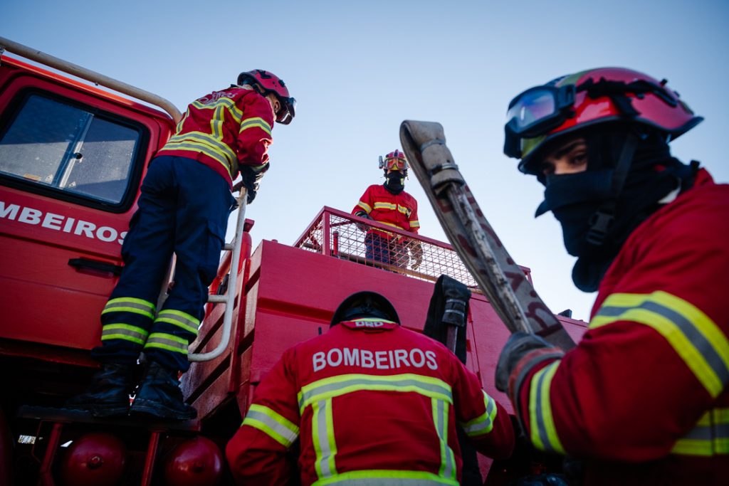  Foi apenas um susto! Incêndio em garagem de Cavernães, Viseu - Jornal do Centro