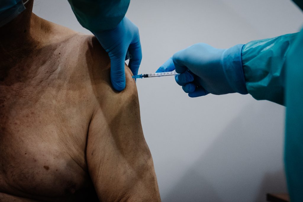  Vacinação contra a gripe bate recorde de adesão das pessoas com 85 e mais anos - Jornal do Centro