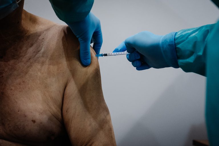 centro_de_vacinacao_viseu_idosos_com_mais_de_80_anos_16_of_18 centro_de_vacinacao_viseu_idosos_com_mais_de_80_anos_16_of_18